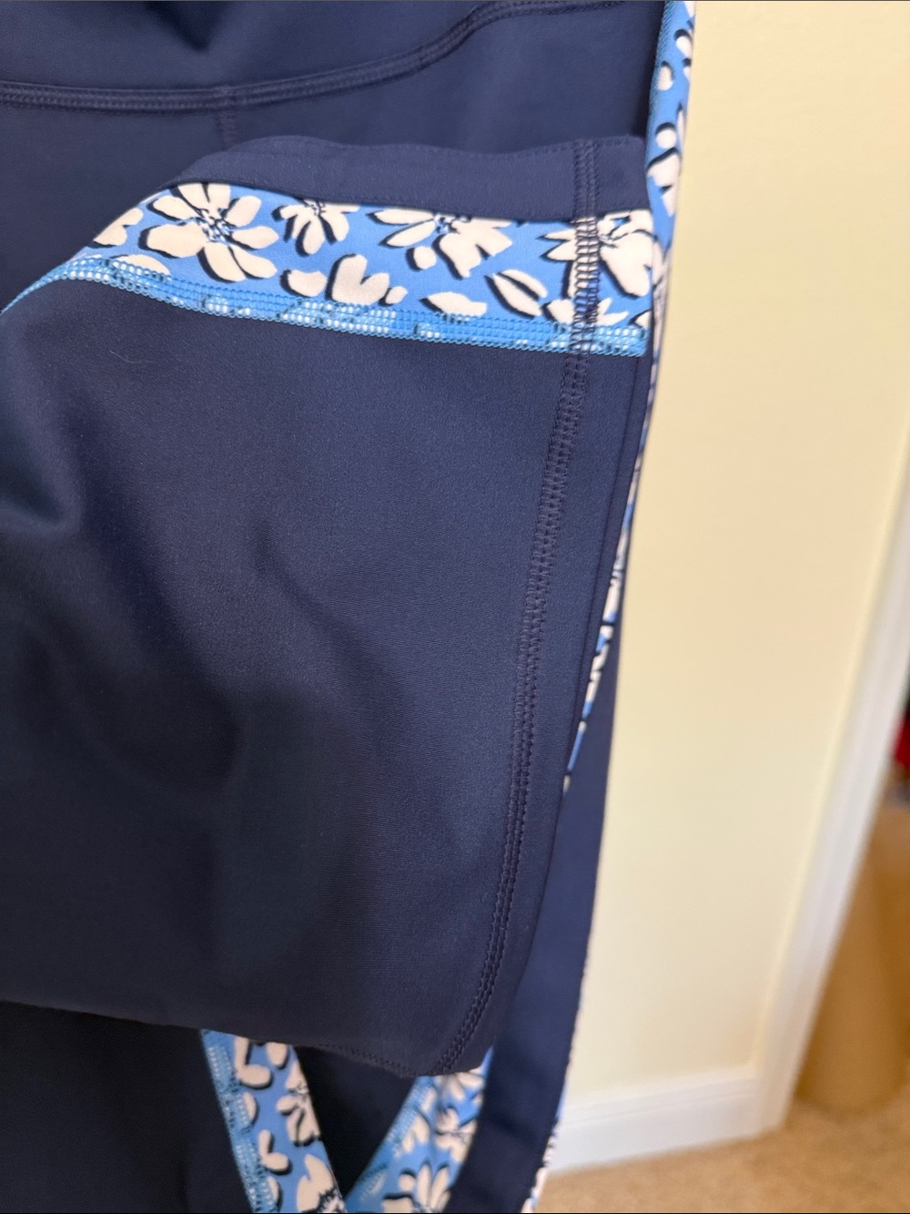 T2) Lilly Pulitzer ❤️Navy flare Pants with Floral Side Stripe - Picture 10 of 14